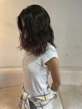 タヴィ(Tavi) ミディアムパーマのニュアンスパーマヘア/無造作パーマ/パーマ