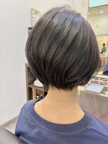 グリース (Greath)&nbsp;うなじ可愛い！キュッとしぼったショートボブ