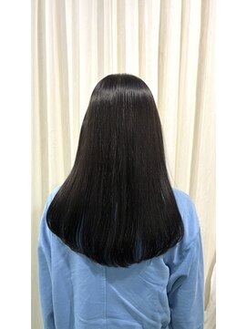 ツヤのあるブルーブラックカラー