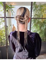 オト(Oto) ツインブレイド×タイトシニヨン