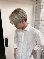 アン シュシュ(un chouchou)&nbsp;センターパート、ブロンドの組み合わせ