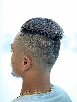 ツーダブルバイフィフス 西梅田店(WW.. by fifth) barberスキンフェード刈り上げ【梅田/JR大阪/西梅田/北新地】