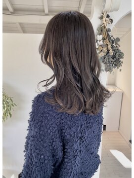 フレン(flen) 透明感！ふんわりミディアムスタイルのグレージュカラー