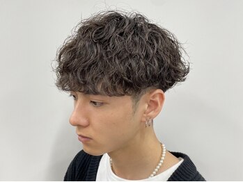 キングオブヘアバイノイズアンドフィフス 京都駅前店(KING of hair by NOISM&fifth)の写真/サロンの仕上がりが家でも簡単に再現できる《波巻きスパイラルパーマ》で、かっこいいをライフスタイルに*