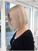 ボブミルクティーベージュブリーチダブルカラー堀江