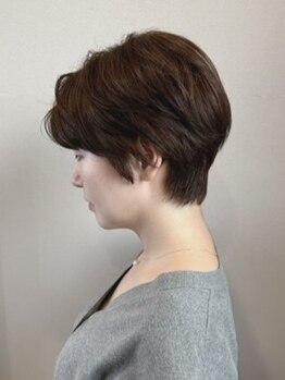 抜群の再現性と似合わせでリピーター続出!信頼できるカット技術が生み出す,上品さを兼ね備えたショートヘア