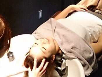 グリーンフロウ(greenflow)の写真/【贅沢&リラックス】美髪の土台を整える体験SPA☆軽くてまとまる髪に―。