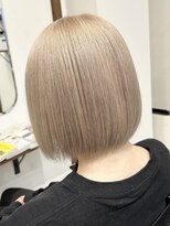 ルイ(ROUIS produced by LUCK 津田沼)&nbsp;ハイトーンボブ/ミルクティーブロンド/白髪ぼかし