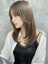 ティファ 栄(Tiffa)&nbsp;セミロング×顔周りレイヤー。愛され透明感カラーの旬ヘア
