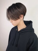 アンダーバーホワイト(_WHITE)&nbsp;前下がりセンターパート