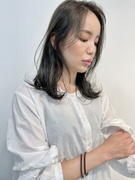 サイズ(cyez) 【渡部】透明感のあるオリーブベージュ