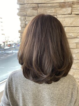 レナークアリア(LENAHC ARIA) ふんわりレイヤーカット