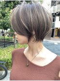 ショートヘアショートボブ白髪ぼかしハイライトカラーボブ