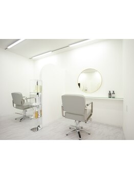 【大治/半個室型】半個室のプライベート空間で人目を気にせず過ごせ、髪のお悩みも相談しやすい◎