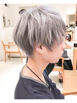 デイズ(days) シルバーカラーマッシュウルフスリークショート　ブリーチカラー