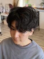 ヘアラボシロ メン(Hair lab.Shiro MEN) ツイストスパイラルパーマ、センターパートマッシュ