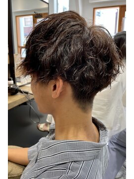 ヴァネッサ VANESSA ツイストスパイラルパーマメンズマッシュ刈り上げ