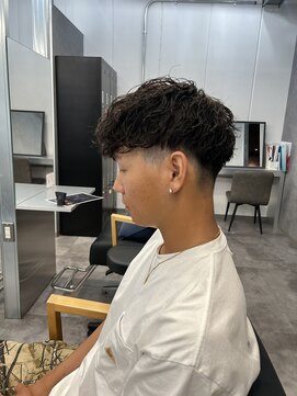 メンズサロン キング 梅田店(Men’s salon K!ng) 波巻きツイストスパイラルパーマ/フェザーパーマ/眉毛/メンズ