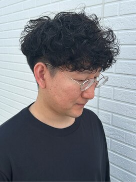 ヒュイル バイ ニアウ(Hwyl by Niau) メンズマッシュパーマスペインカールニュアンスパーマ眉毛