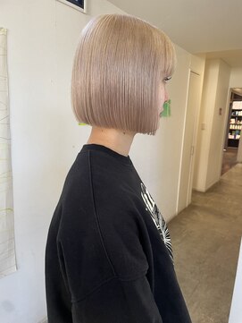 ホワイトベージュ