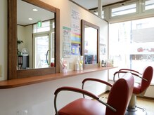 ヘアー コントレイル(HAIR CONTRAIL)の雰囲気（外からの光が差し込む明るい店内☆）