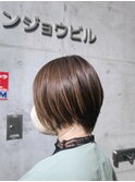ハイライト+前下がりショートボブ