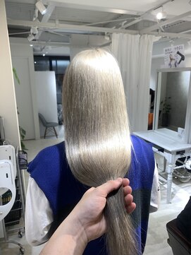 ソワン ドゥ ブレス エルネ 立花店(soin de brace elne) ホワイトブロンド/艶ハイトーン/ケアブリーチ/ダメージレス