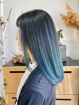 ノア(noa.) 全体ブリーチをしてから作るターコイズグラデーション