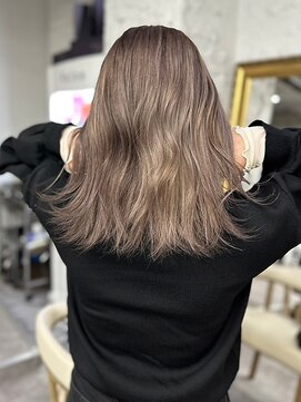 リア(riah) 透明感ブリーチカラー/ミルクティーブラウン/ミディアム