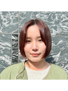 シシ 大宮(She 2.) 耳掛けショートボブ/襟足束感ショート/アッシュベージュ