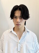 クロト(Clotho)&nbsp;センターパートウルフ/波巻きツイストスパイラルメンズカット