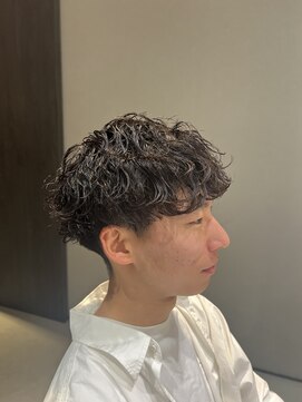 ウノプリールヴァモス(unopulir Vamos) 前下がりメンズヘア横顔イケメン刈り上げツーブロックパーマ