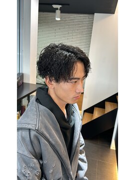 グラム(gram) ツイストスパイラル/縦落ちパーマ/