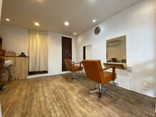 メリカ(Hair salon Merika)の雰囲気（白を基調としたシンプルな空間です。）