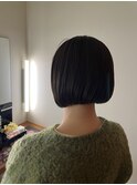 コンパクトな前下がりボブ