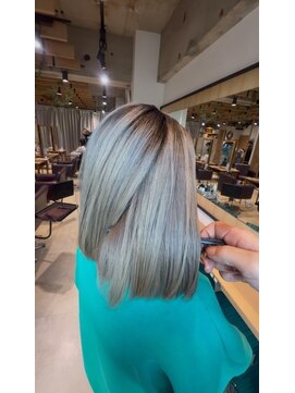 トゥルース 獨協大学前店(Hair&Make TRUTH) つやつやシャドールーツ