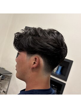 ザ クラフトバーバーショップ(THE CRAFT BARBERSHOP) テーパーフェード フェザーパーマ