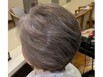 サテンドール ヘアクラブの写真/【平塚】メテオ髪質改善トリートメントでブリーチなしの白髪ぼかし♪マンツーマン美容室で理想の艶髪を*