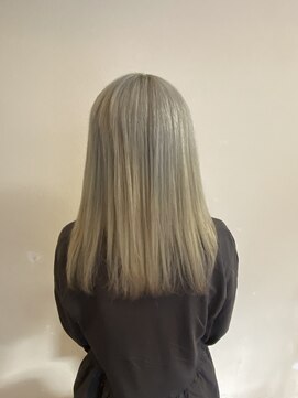 ダアッカ(da acca) 10代20代♪透明感&ツヤ感ハイトーンストレートセミディ