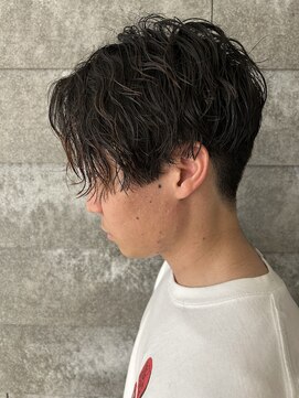 ヒュイル バイ ニアウ(Hwyl by Niau) メンズマッシュパーマ波巻スパイラルパーマニュアンスパーマ