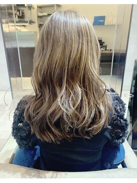 グラム バイ レイエレガンス(glam by REIELEGANCE) ハイライトカラー筋感ベージュカラー