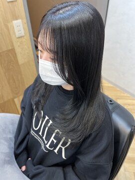 ハサミバイアトリエナガノ 千葉(8sami by atelier nagano) ショートボブ/センターパート/ツヤ髪/グラデーション/イヤリング