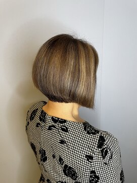 ブロッサム 東久留米店(Blossom) 20代30代大人可愛い前下がりストレート大人ボブハイライト