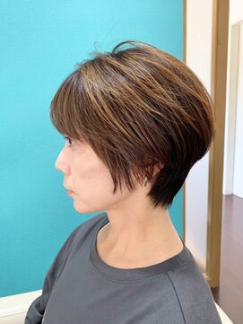 マーズソレイユラモード(mars soleil la mode) 脱白髪染めハイライト×くびれショートボブ