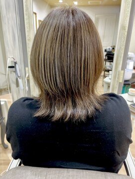 ゼン(ZEEN) 〔白髪ぼかし〕立体感ハイライト×外ハネレイヤー@30代40代50代