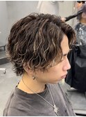 縦落ちパーマメンズメッシュ波巻きパーマ束感メンズマッシュヘア