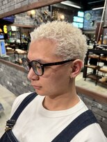 フォーコーナーズカットショップスリーセント 栄(FourCornersCutShop 3/cent)&nbsp;イージードリル/パンク/刈り上げショート/ホワイトブロンド