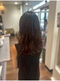 抜け感と色気を両立する◎ゆるふわウェーブロング/パーマ