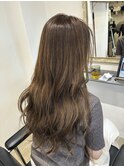 オリーブベージュ