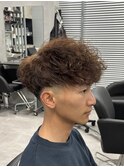 スペインカールバロックパーマテーパーフェード前下がりマッシュ